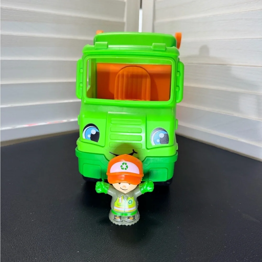 Fisher-Price Little People Recycling Truck Toy with Figure and Sounds